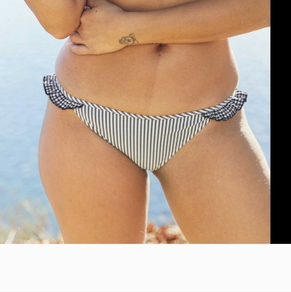 Aerie seersucker gingham black white striped ruffle bikini bottom swim Size L